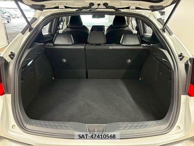 Toyota C-HR 2021-10 8244827-12