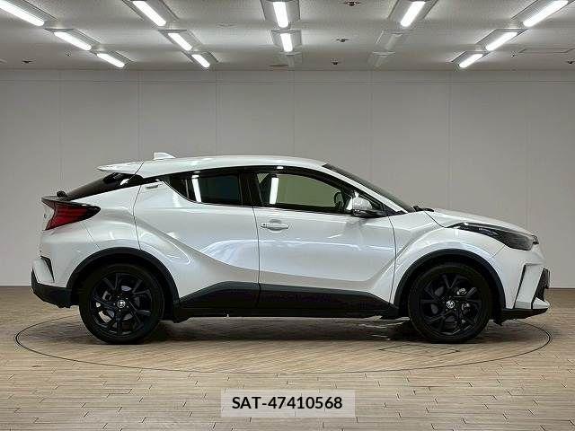 Toyota C-HR 2021-10 8244827-17