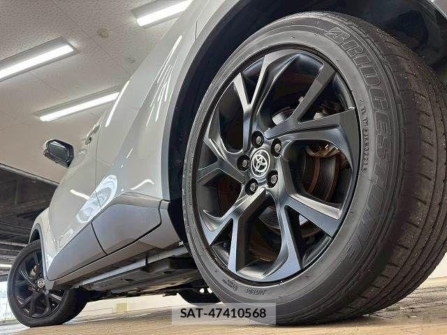 Toyota C-HR 2021-10 8244827-18