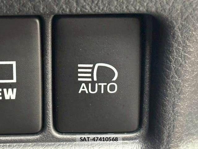 Toyota C-HR 2021-10 8244827-6