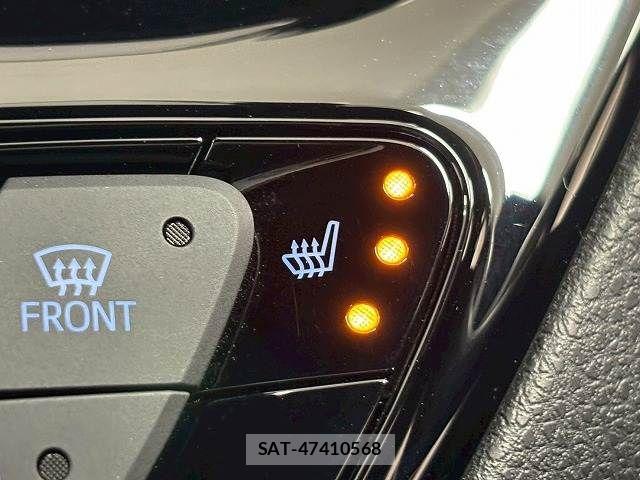 Toyota C-HR 2021-10 8244827-8