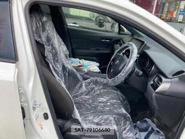 Toyota C-HR 2017-05 8244832-10