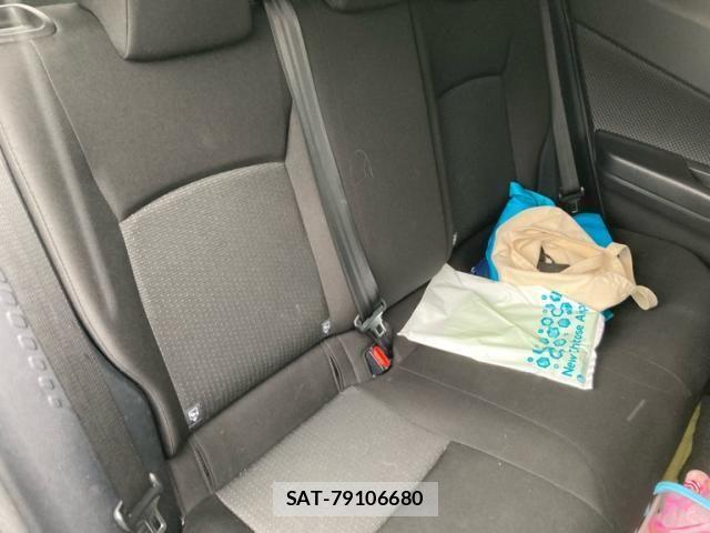 Toyota C-HR 2017-05 8244832-12
