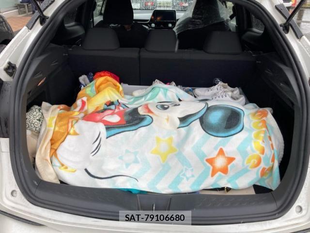Toyota C-HR 2017-05 8244832-13