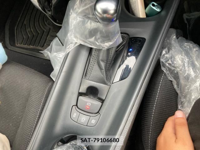 Toyota C-HR 2017-05 8244832-23