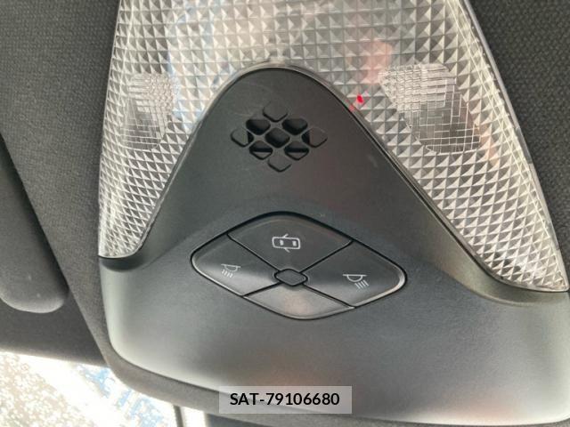 Toyota C-HR 2017-05 8244832-24