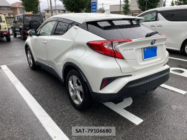Toyota C-HR 2017-05 8244832-3
