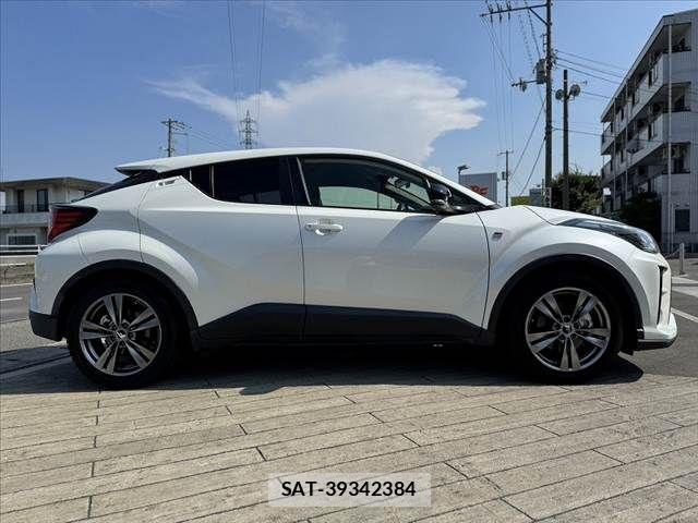 Toyota C-HR 2021-03 8313642-11