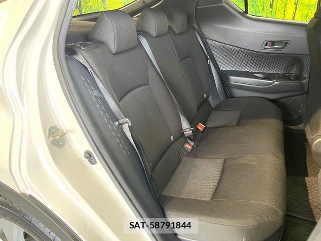 Toyota C-HR 2019-07 8313650-8