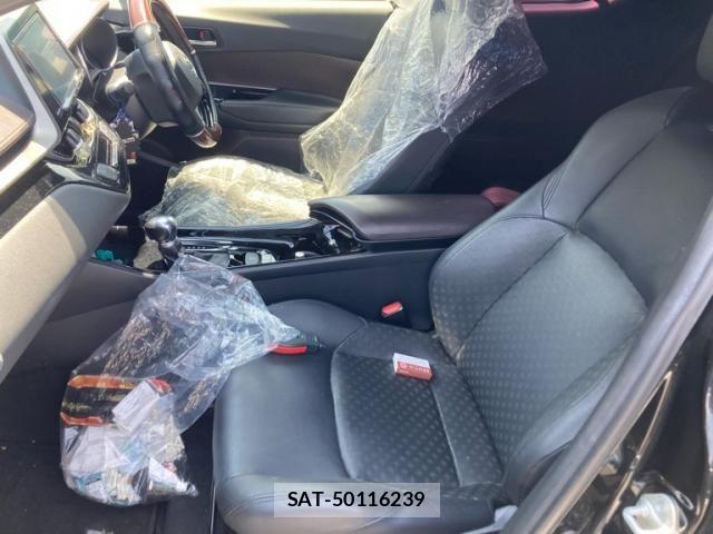 Toyota C-HR 2017-01 8313663-10