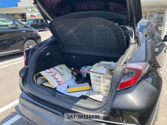 Toyota C-HR 2017-01 8313663-12