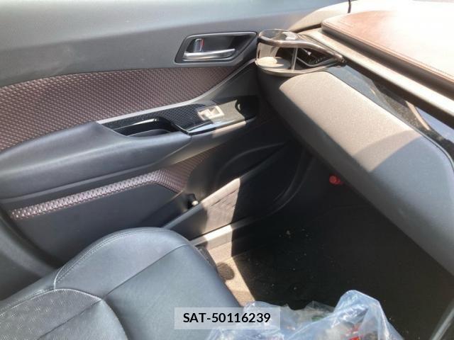 Toyota C-HR 2017-01 8313663-25
