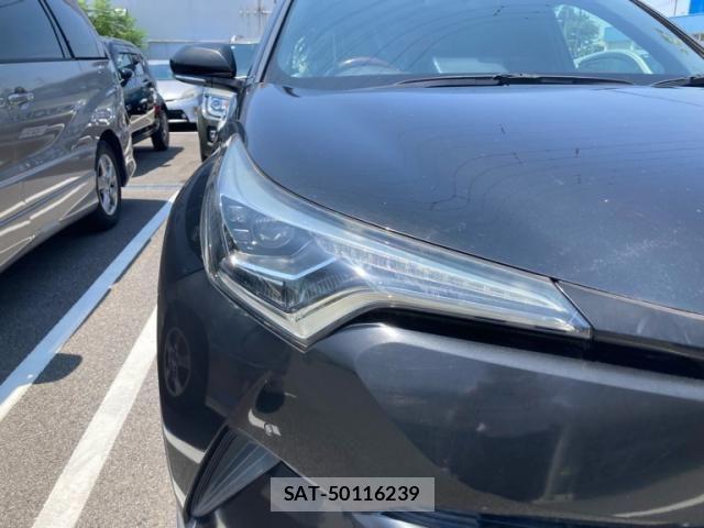 Toyota C-HR 2017-01 8313663-2