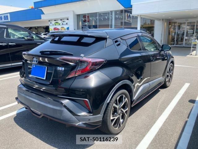 Toyota C-HR 2017-01 8313663-3