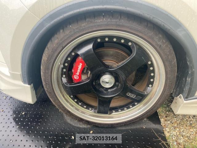 Toyota C-HR 2018-02 8313660-11