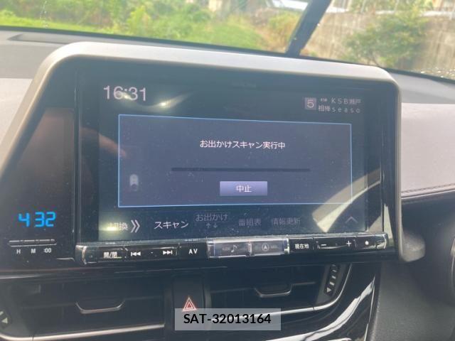 Toyota C-HR 2018-02 8313660-15