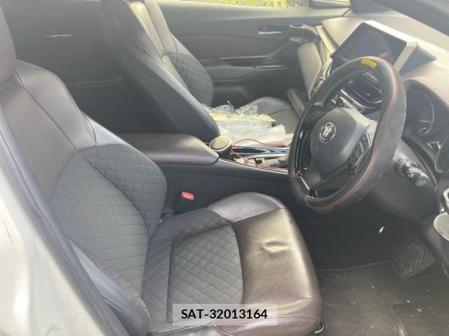 Toyota C-HR 2018-02 8313660-16