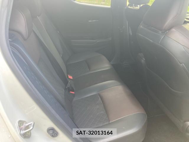 Toyota C-HR 2018-02 8313660-17