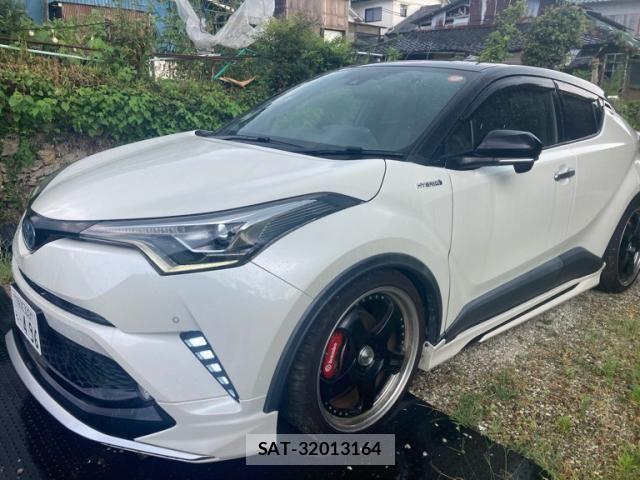 Toyota C-HR 2018-02 8313660-1