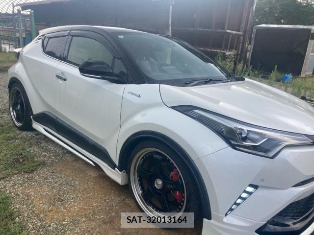 Toyota C-HR 2018-02 8313660-2
