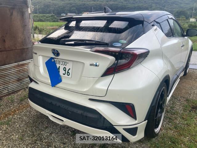 Toyota C-HR 2018-02 8313660-3