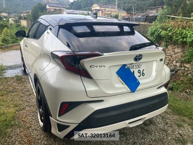 Toyota C-HR 2018-02 8313660-4