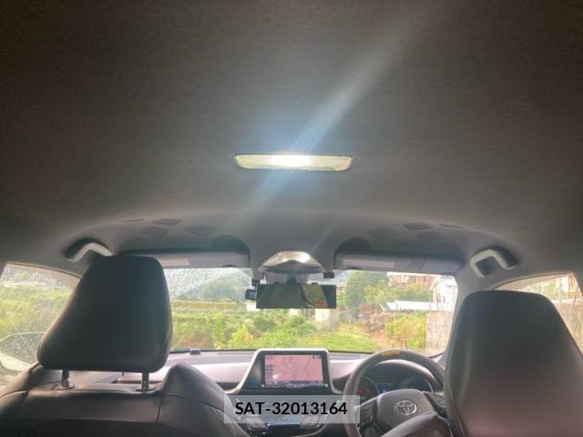Toyota C-HR 2018-02 8313660-7