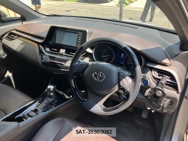Toyota C-HR 2017-02 8313651-11