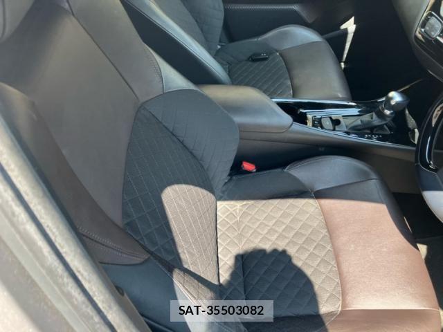 Toyota C-HR 2017-02 8313651-12