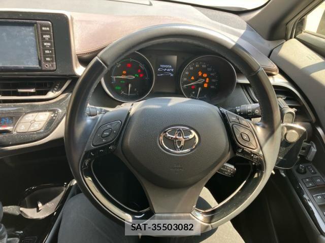 Toyota C-HR 2017-02 8313651-13