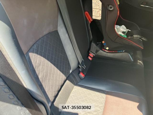 Toyota C-HR 2017-02 8313651-22