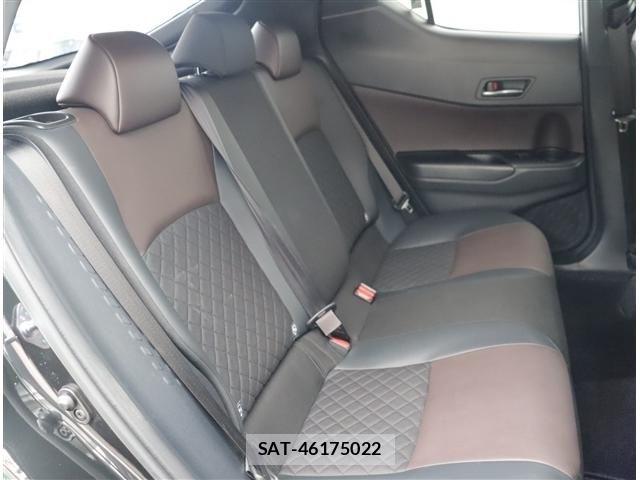 Toyota C-HR 2017-08 8313648-6