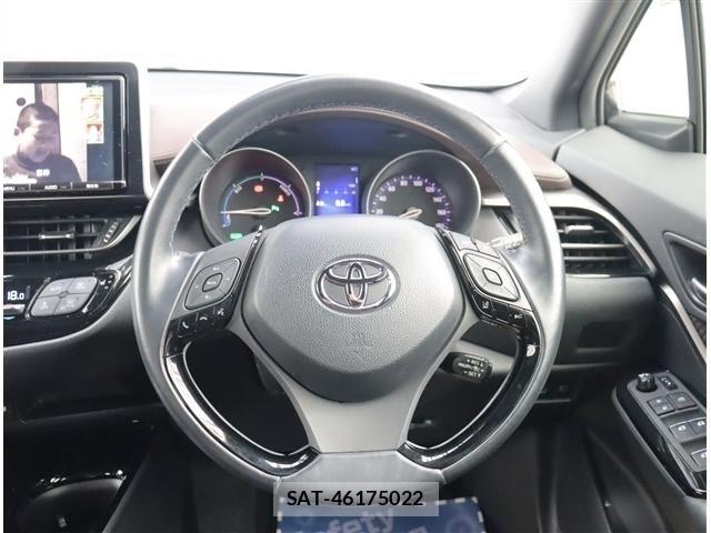 Toyota C-HR 2017-08 8313648-11