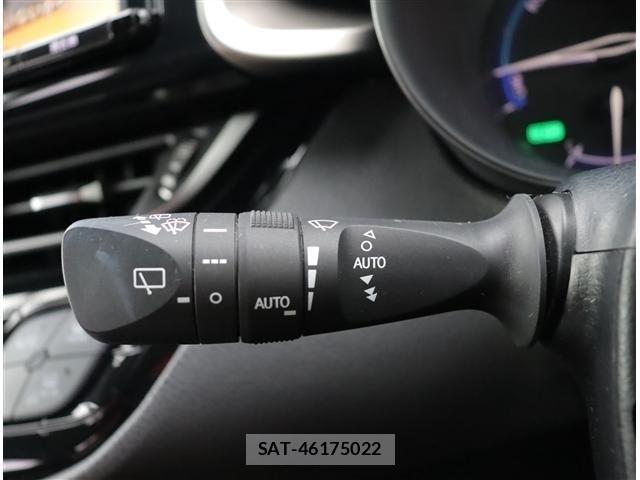 Toyota C-HR 2017-08 8313648-12