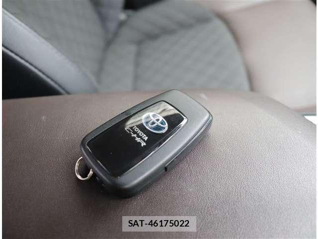 Toyota C-HR 2017-08 8313648-25