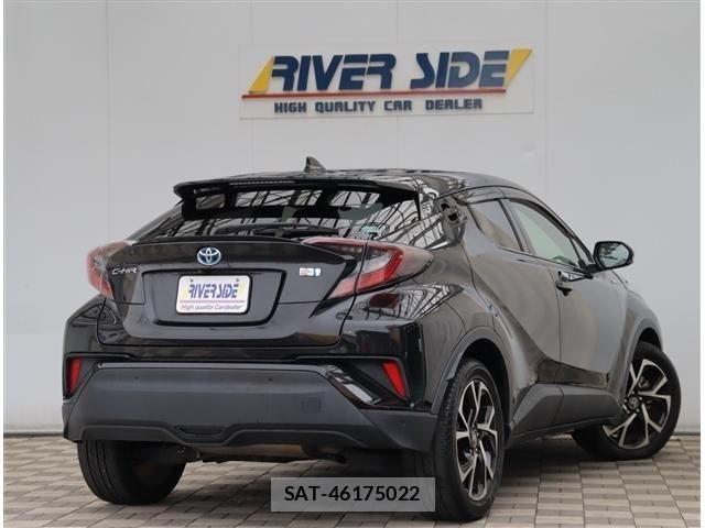 Toyota C-HR 2017-08 8313648-1