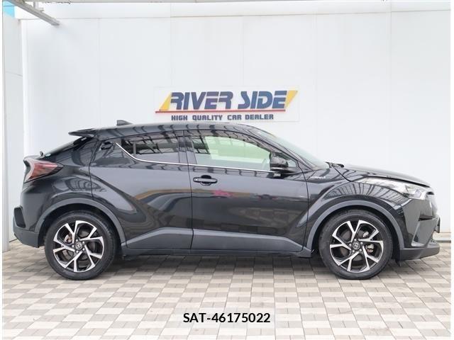 Toyota C-HR 2017-08 8313648-2