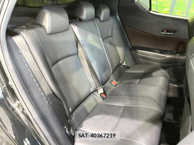 Toyota C-HR 2017-06 8313653-8