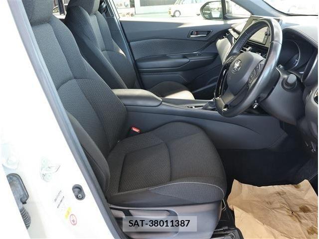 Toyota C-HR 2018-07 8335210-14