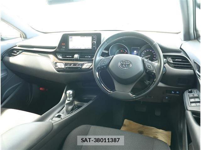 Toyota C-HR 2018-07 8335210-1