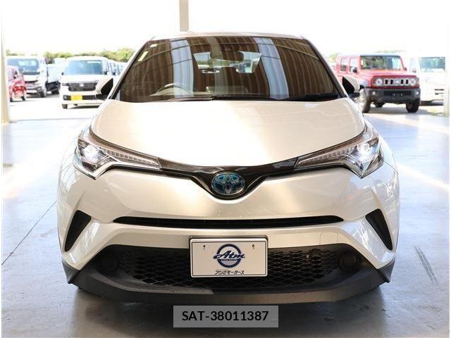 Toyota C-HR 2018-07 8335210-21