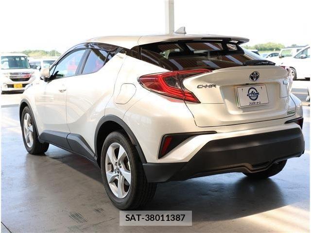 Toyota C-HR 2018-07 8335210-24