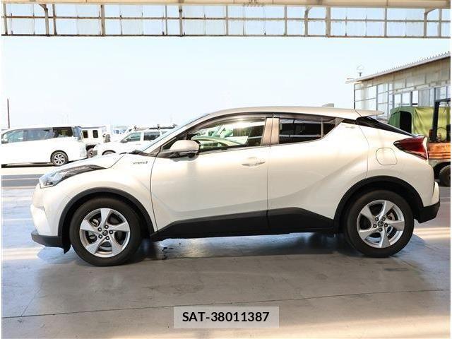 Toyota C-HR 2018-07 8335210-25