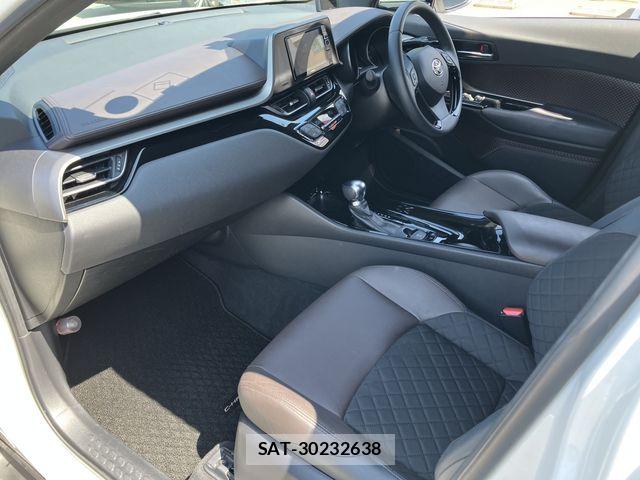 Toyota C-HR 2017-09 8335212-11