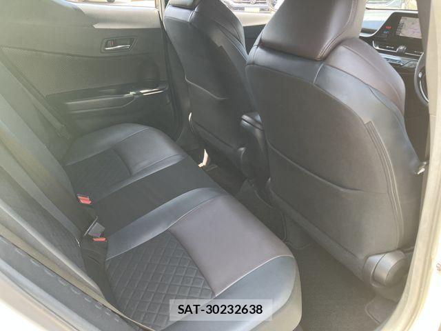 Toyota C-HR 2017-09 8335212-13