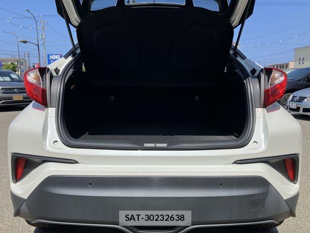 Toyota C-HR 2017-09 8335212-17