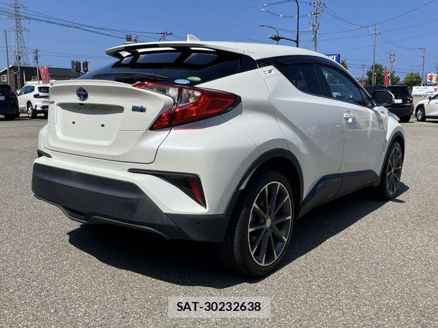 Toyota C-HR 2017-09 8335212-2