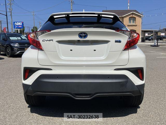 Toyota C-HR 2017-09 8335212-6