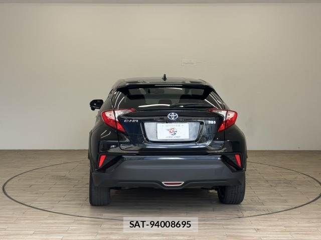 Toyota C-HR 2017-05 8335214-15