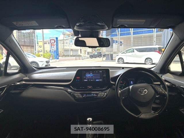 Toyota C-HR 2017-05 8335214-1